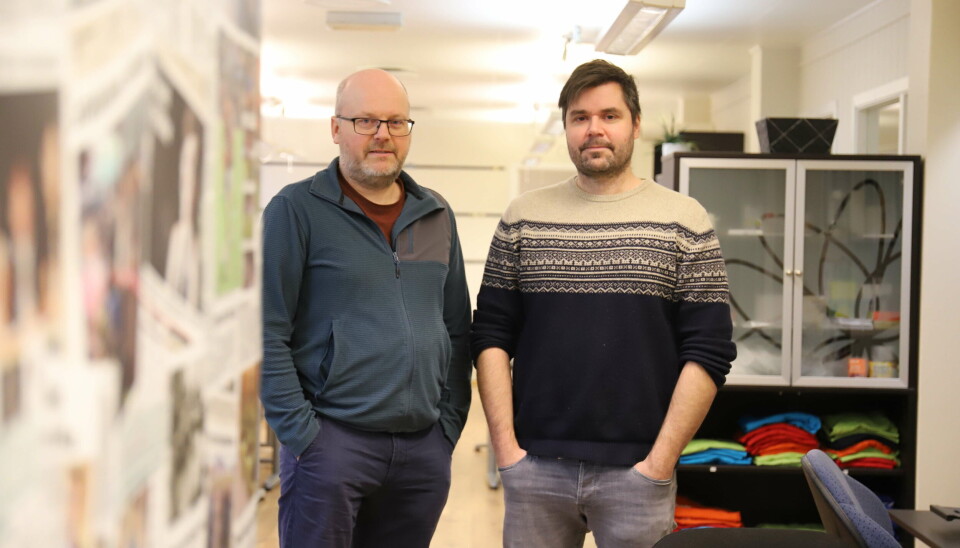 Redaktør Morten Nygård (t.v.), dagleg leiar Jarle Håvik og resten av Grenda-gjengen har hatt nokre hektiske dagar i samband med den store dataomlegginga..