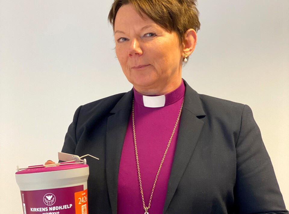 Biskop Ragnhild Jepsen med fastebøsse.