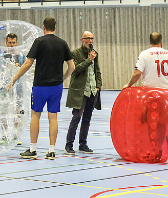 Sjå video frå boblefotball-kampen